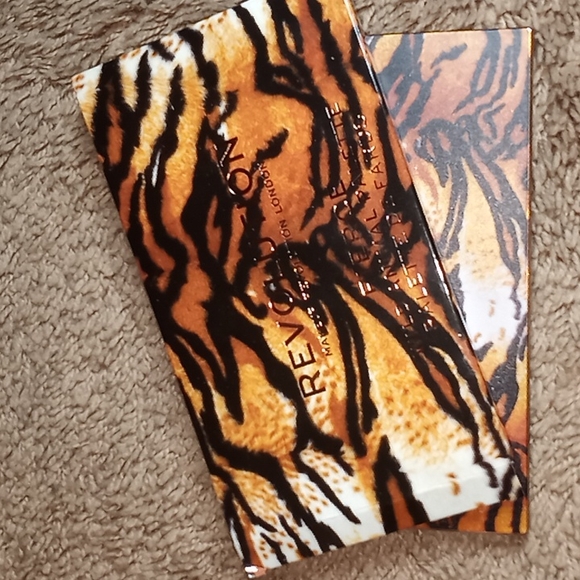 Revolution Wild Animal 18 Eyeshadow Palette - Picture 6 of 6